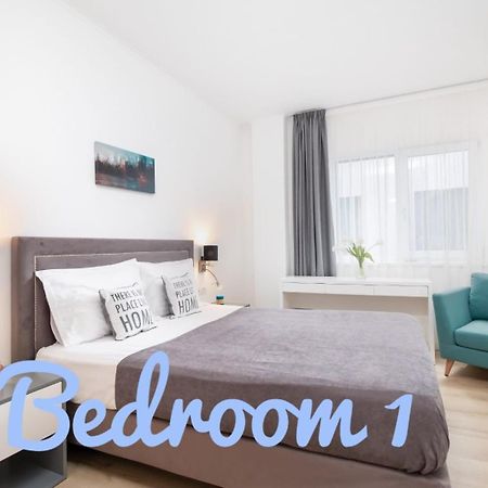 Charlotte Piata Unirii - Free Private Parking 2Bedrooms Apartment Oradea Bagian luar foto