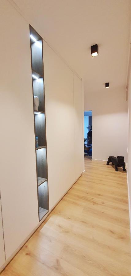 Charlotte Piata Unirii - Free Private Parking 2Bedrooms Apartment Oradea Bagian luar foto