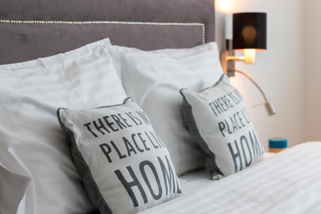Charlotte Piata Unirii - Free Private Parking 2Bedrooms Apartment Oradea Bagian luar foto