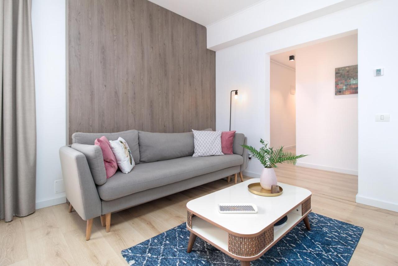 Charlotte Piata Unirii - Free Private Parking 2Bedrooms Apartment Oradea Bagian luar foto