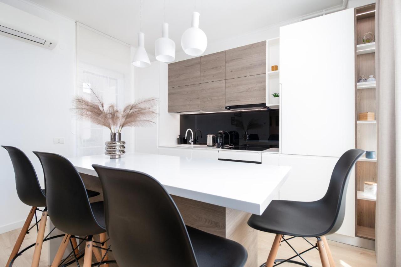 Charlotte Piata Unirii - Free Private Parking 2Bedrooms Apartment Oradea Bagian luar foto