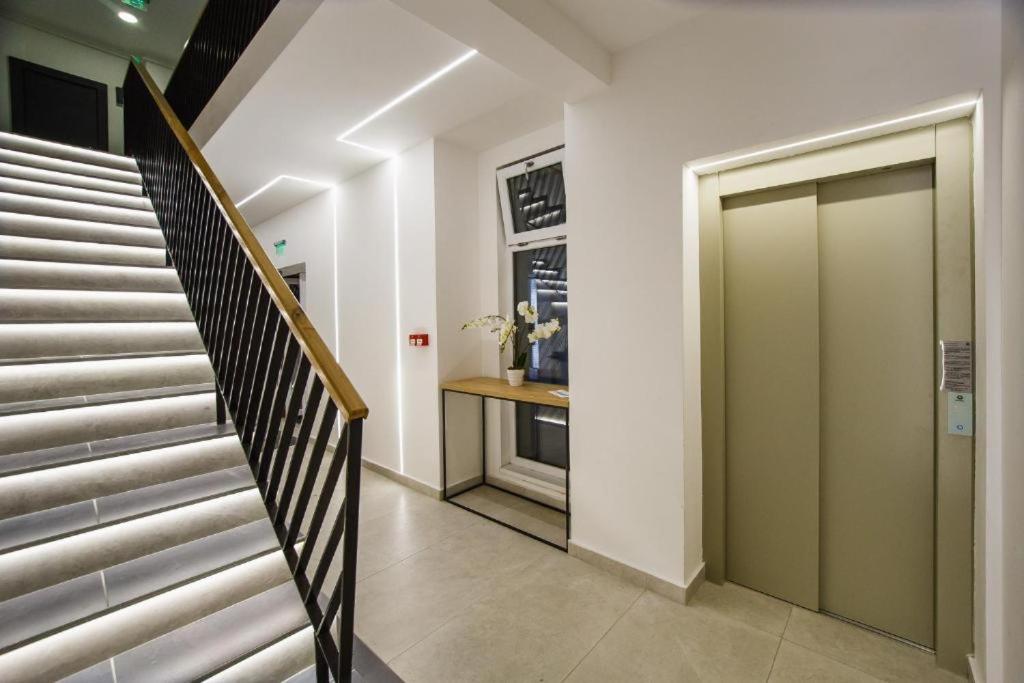 Charlotte Piata Unirii - Free Private Parking 2Bedrooms Apartment Oradea Bagian luar foto