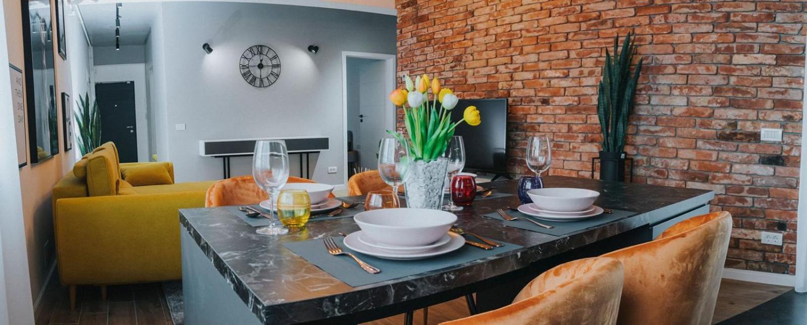 Charlotte Piata Unirii - Free Private Parking 2Bedrooms Apartment Oradea Bagian luar foto