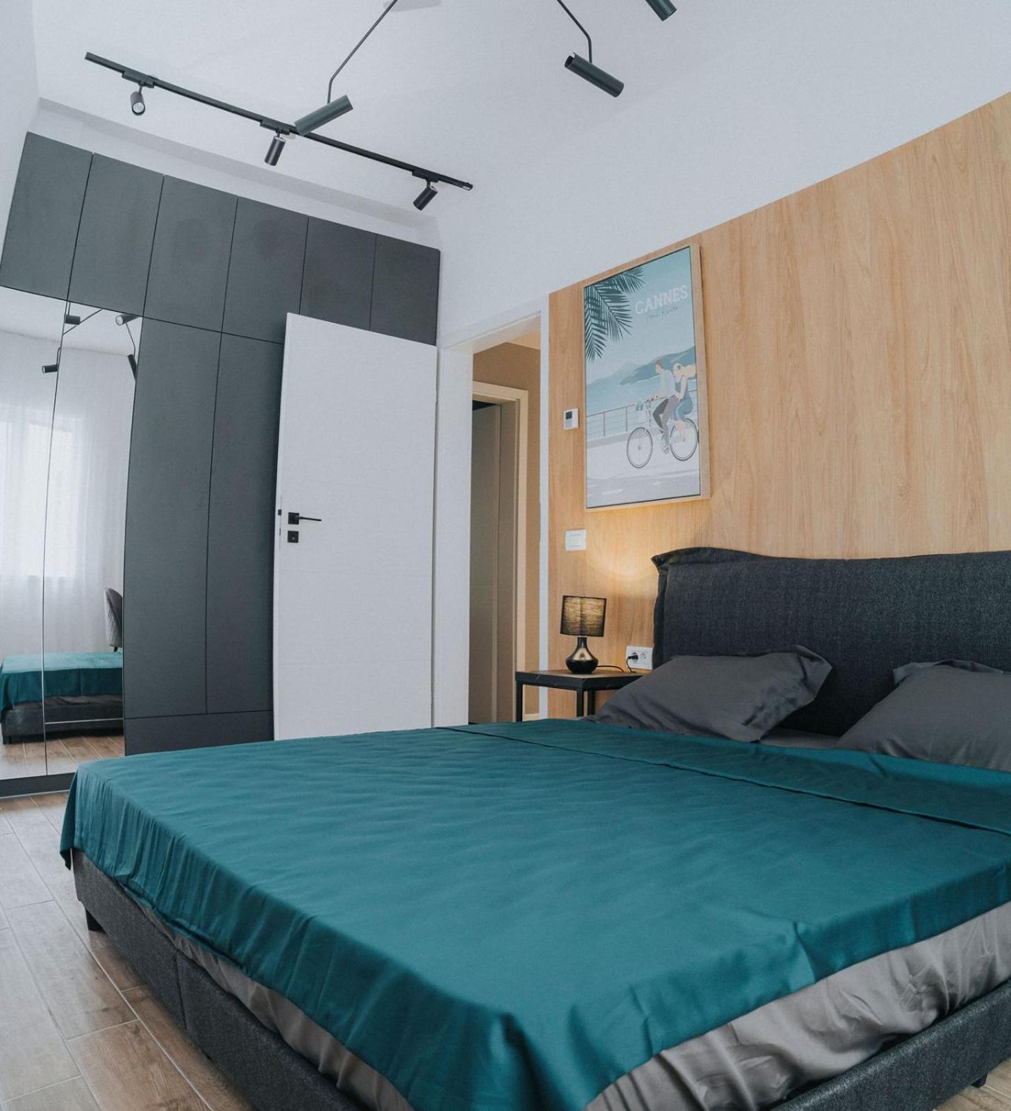 Charlotte Piata Unirii - Free Private Parking 2Bedrooms Apartment Oradea Bagian luar foto