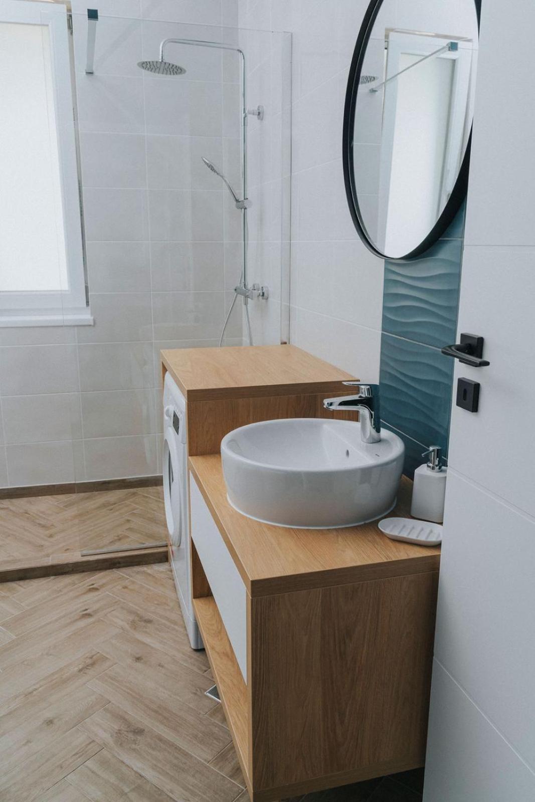 Charlotte Piata Unirii - Free Private Parking 2Bedrooms Apartment Oradea Bagian luar foto