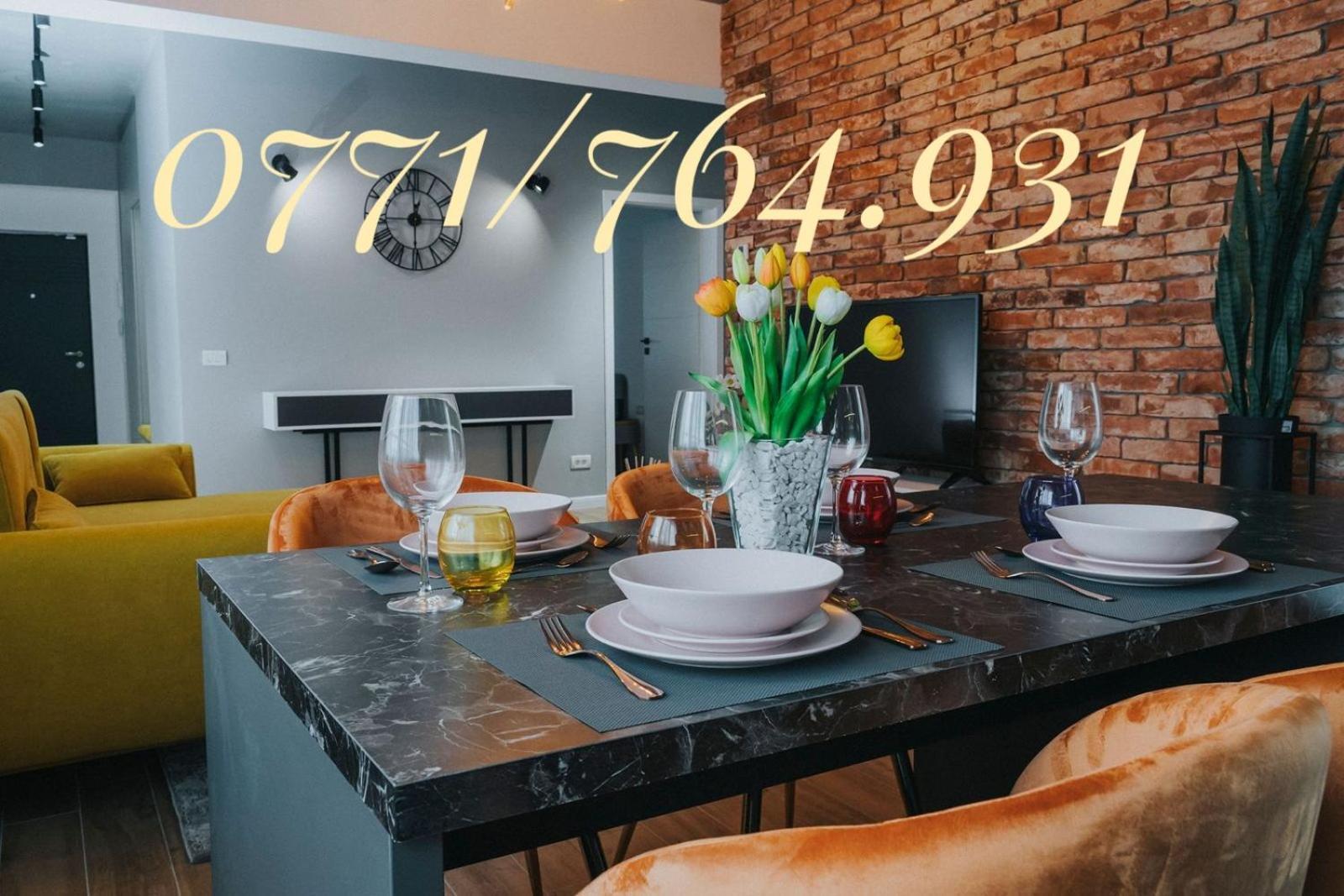 Charlotte Piata Unirii - Free Private Parking 2Bedrooms Apartment Oradea Bagian luar foto